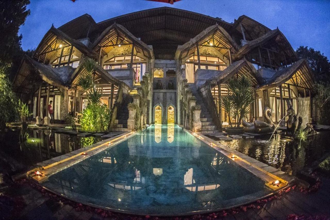 Avalon Ubud Castle & Spa エクステリア 写真