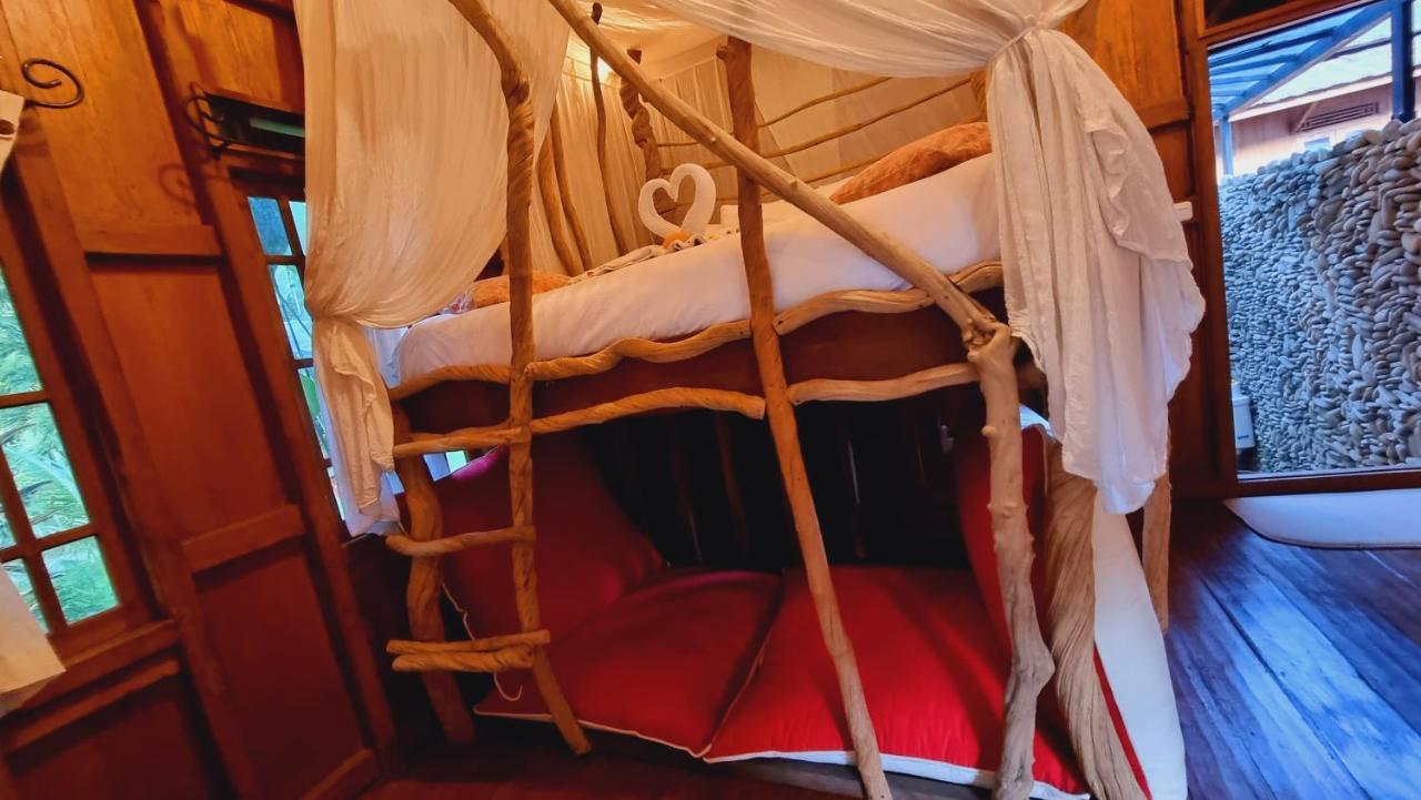 Avalon Ubud Castle & Spa エクステリア 写真