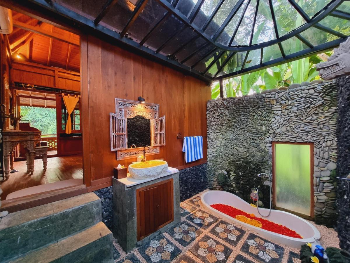 Avalon Ubud Castle & Spa エクステリア 写真