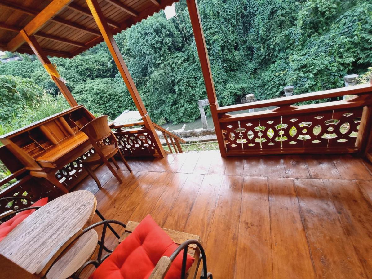 Avalon Ubud Castle & Spa エクステリア 写真
