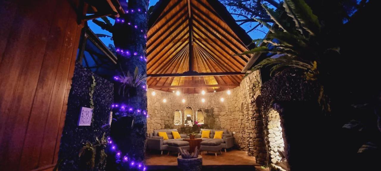 Avalon Ubud Castle & Spa エクステリア 写真