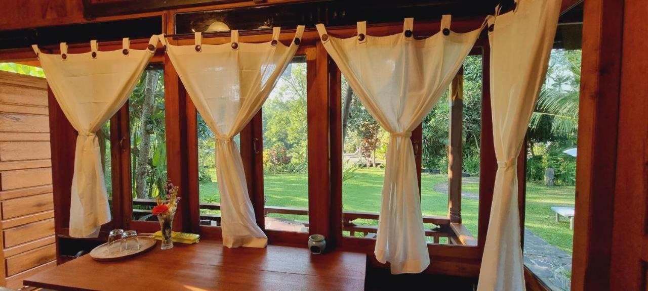 Avalon Ubud Castle & Spa エクステリア 写真