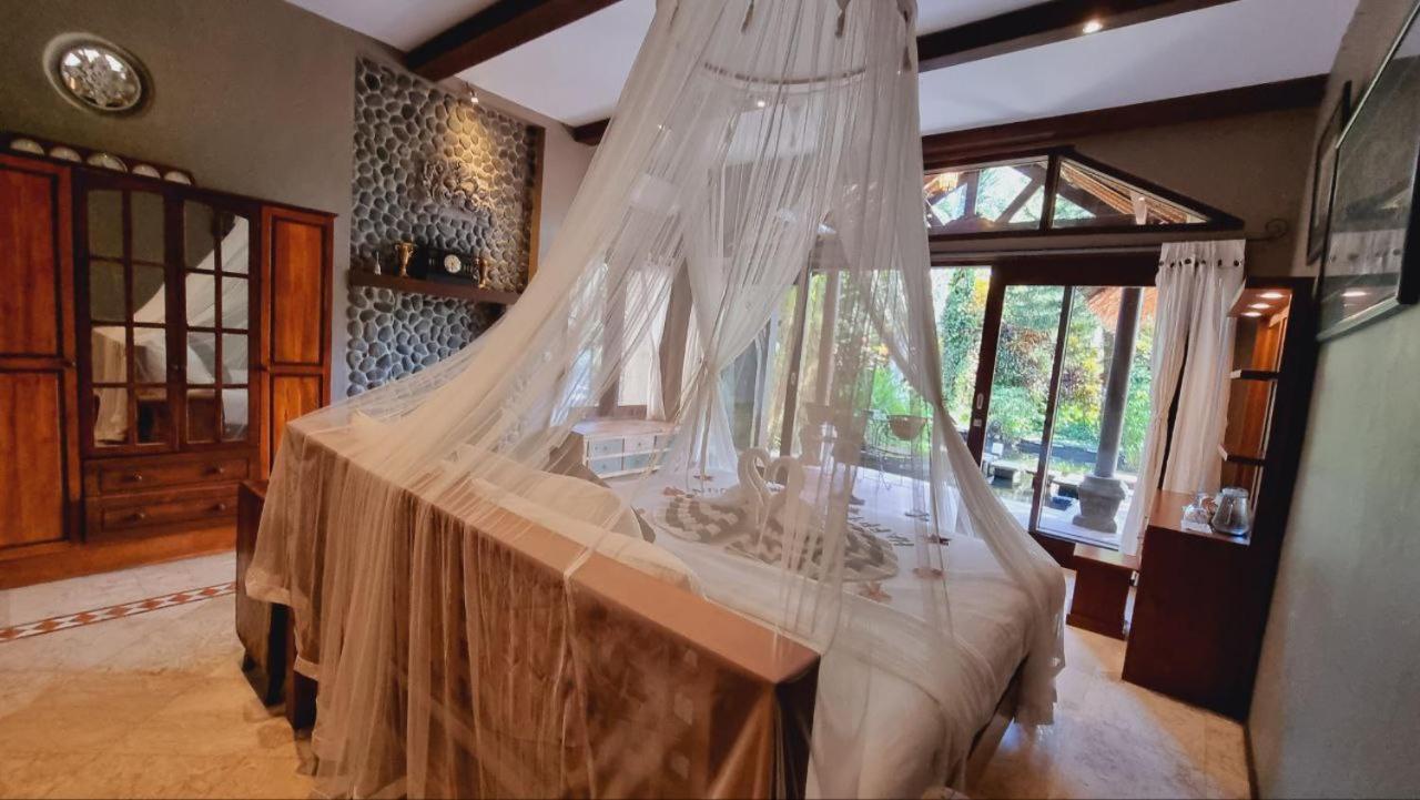 Avalon Ubud Castle & Spa エクステリア 写真