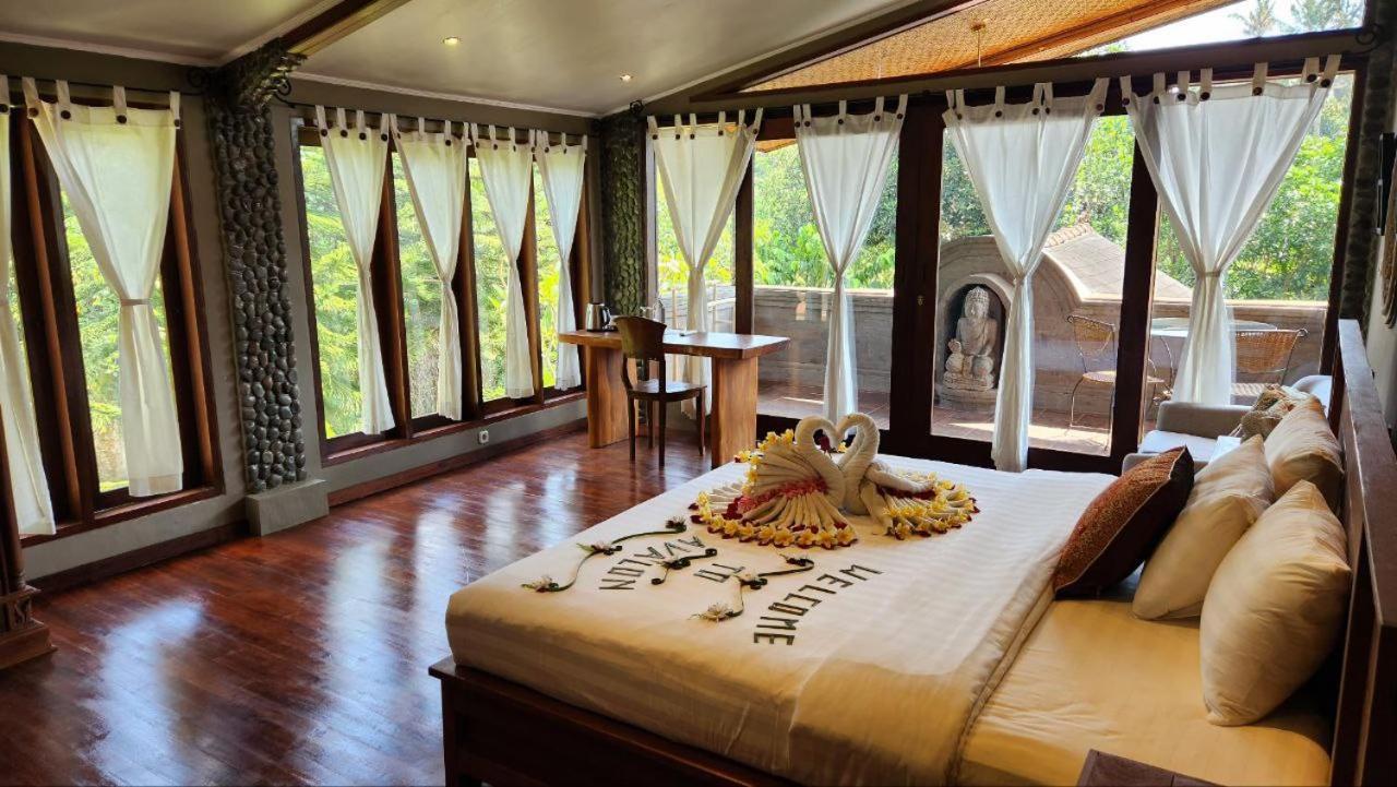 Avalon Ubud Castle & Spa エクステリア 写真